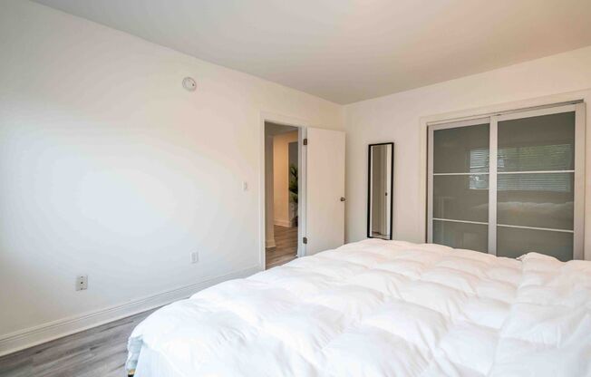 2 beds, 1 bath, 800 sqft, $2,000, Unit 14