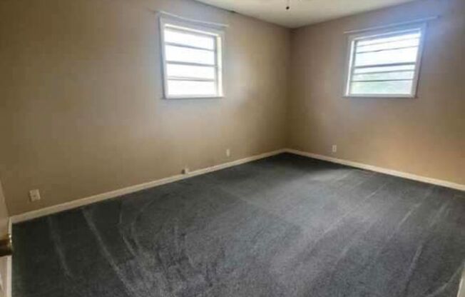 3 beds, 1 bath, $995