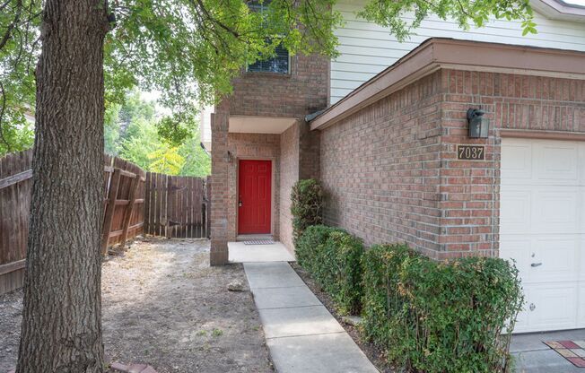Good Looking Duplex in the Medical Center Area!