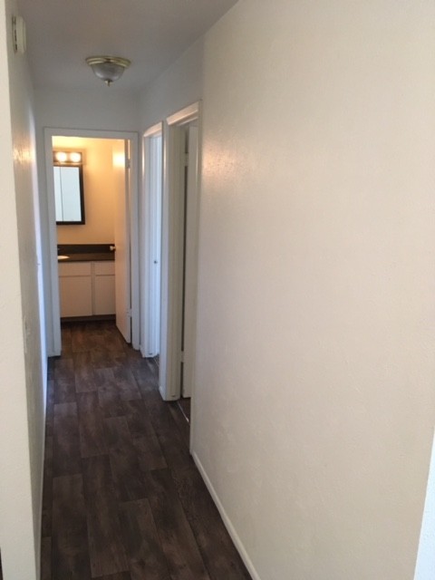 2 beds, 1 bath, 650 sqft, $1,050, Unit 06