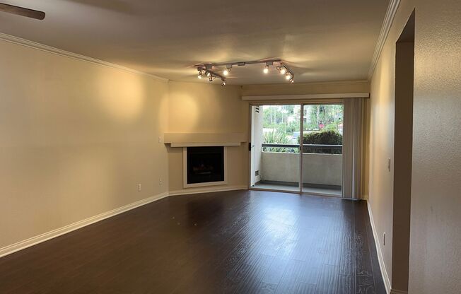 CONDO—PRIME 2 BED 2 BATH IN CENTRAL WOODLAND HILLS GATED COMMUNITY