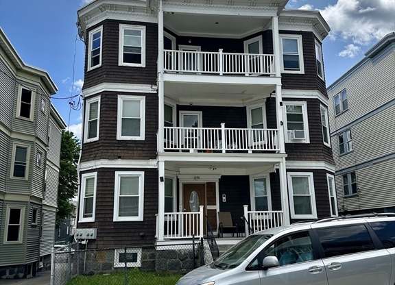 55 LIGHGOW ST