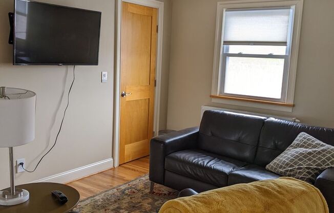 1 bed, 1 bath, 775 sqft, $1,700, Unit 95 Upper (Furnished)