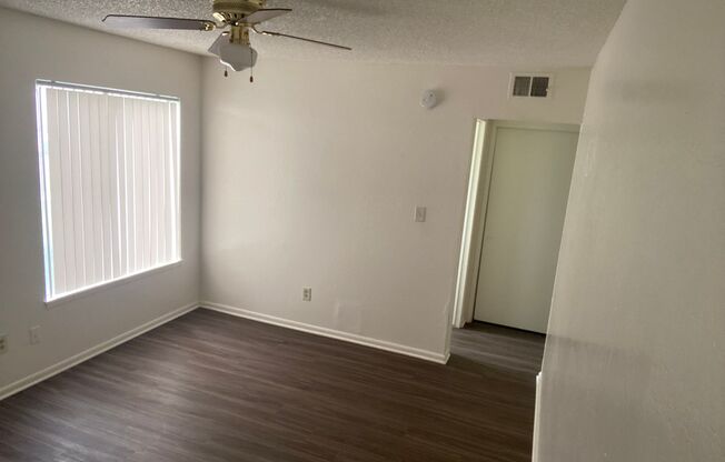 3 beds, 1.5 baths, 1,106 sqft, $1,475, Unit 111