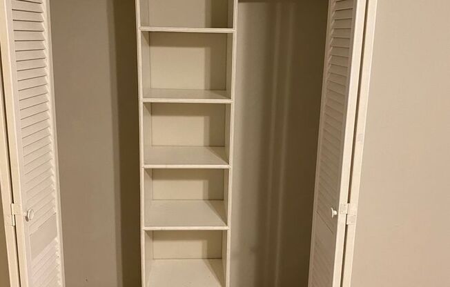 2 beds, 1 bath, 728 sqft, $750, Unit C2