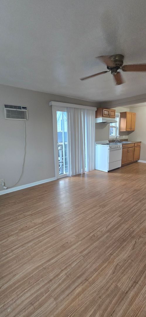 1 bed, 1 bath, $650, Unit Apt 6