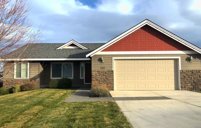 Single Story Home w/Huge Fenced Backyard!