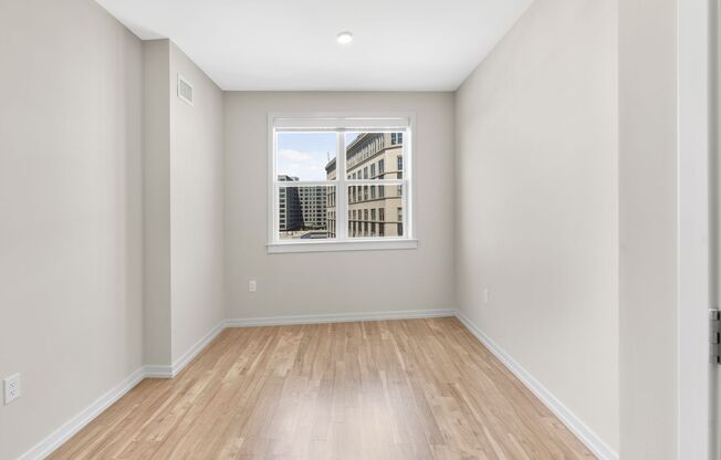 2 beds, 1 bath, 913 sqft, $3,560, Unit 402