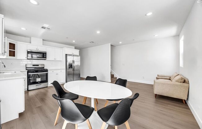 1156 W 38 ST