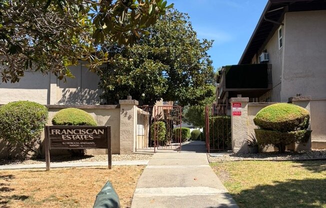 320 Franciscan Ct apt 4 4