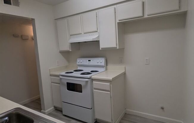 2 beds, 1 bath, $1,000, Unit #12