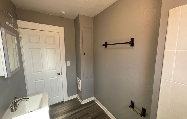 2 beds, 1 bath, $1,099, Unit 4416 Gamma Avenue Up