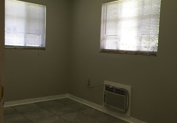 2 beds, 1 bath, $1,300, Unit VOLUSIA