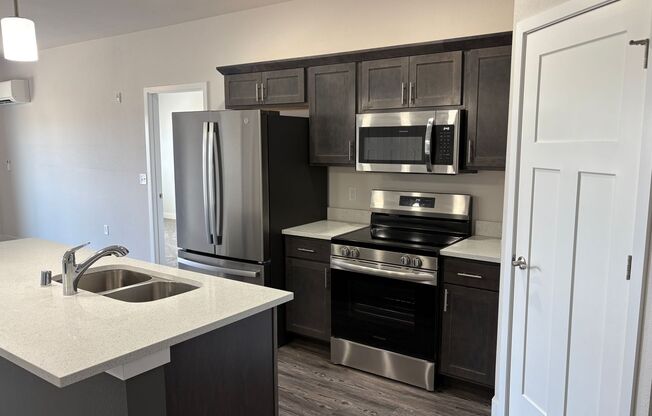 2 beds, 2 baths, 1,038 sqft, $1,895, Unit 4880-206