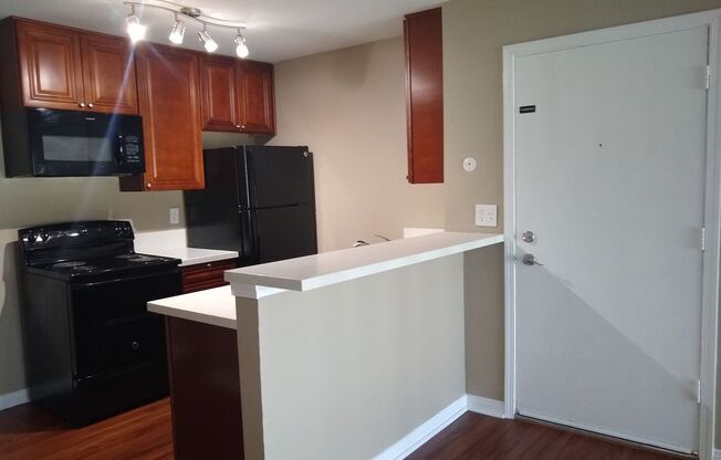 2 beds, 1 bath, 880 sqft, $2,568, Unit 044