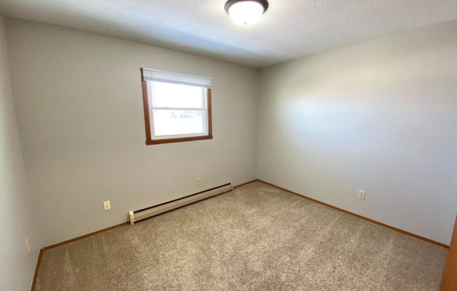 2 beds, 1 bath, $800, Unit 1