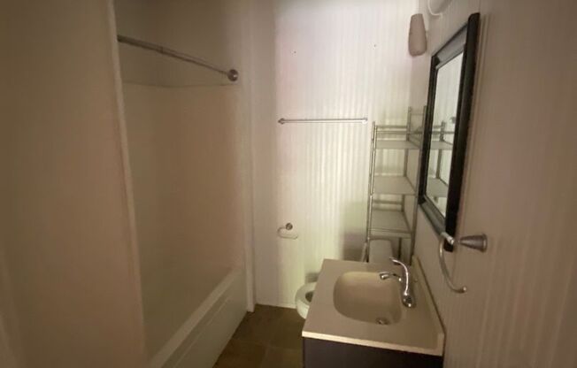 2 beds, 1 bath, $995