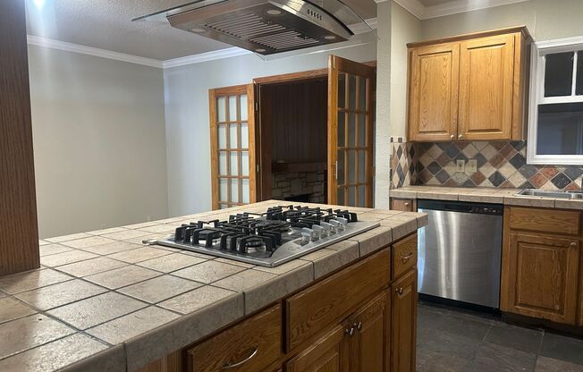 5 Bed/ 3 Bath
