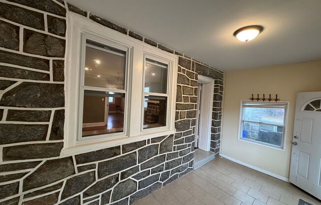 Stunning 4-Bedroom Twin Home in Upper Darby! Available NOW!