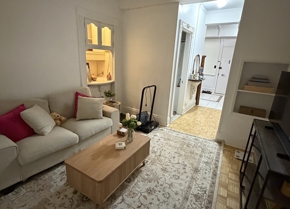 1 bed, 1 bath, 600 sqft, $2,950, Unit 2G