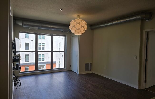 2 beds, 1 bath, 822 sqft, $1,880, Unit 414