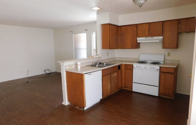 Bezdeka Properties1 (2205 Leah Cv)