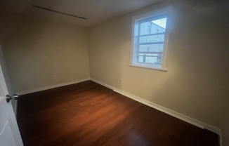 2 beds, 1 bath, 1,100 sqft, $2,400, Unit 2