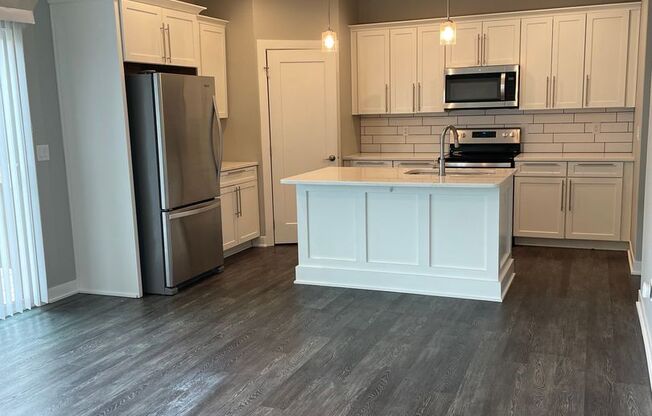 Beautiful newer home in West Des Moines - Waukee School Dist!