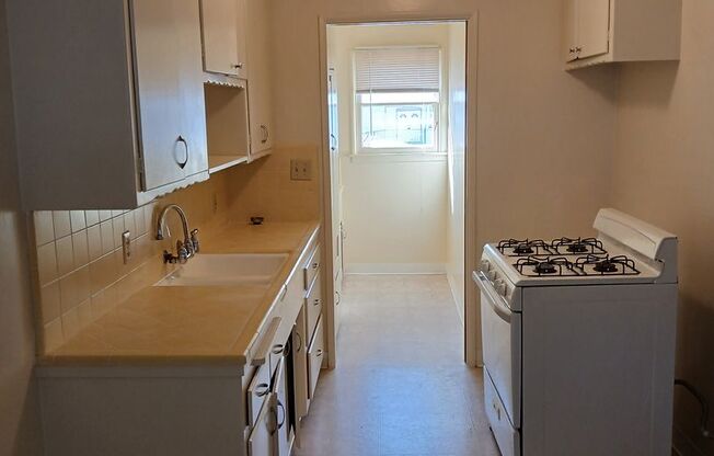 1 bed, 1 bath, $1,725, Unit 829