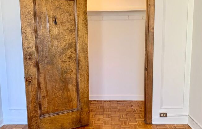 Studio, 1 bath, 300 sqft, $1,385, Unit 530-611