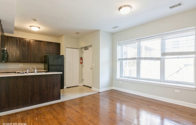 2 beds, 1 bath, $995