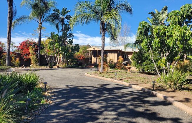 Beautiful & Private 3BD/2BA, 1,397 SqFt Home - Large Yards, Washer/Dryer included, Fireplace!