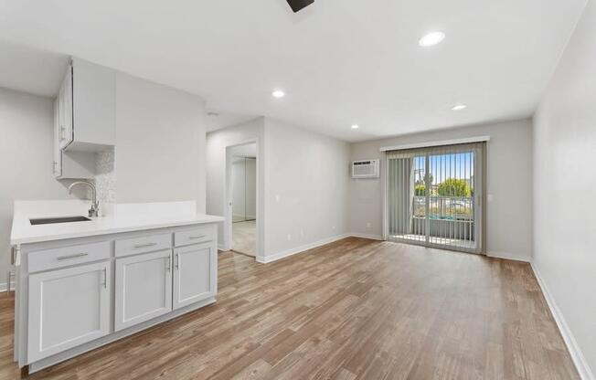hardwood floors at Pointe Luxe Apartment Homes, San Diego, CA, 92110