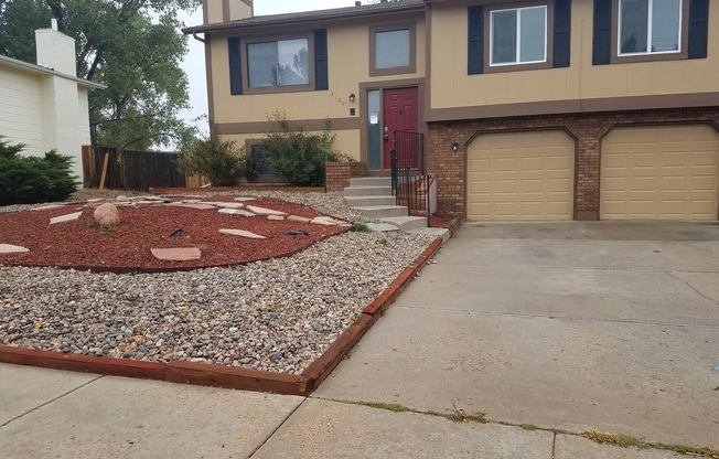 $1995 2 Bed/2 Bath + Bonus Room On Spacious Corner Lot off Briargate