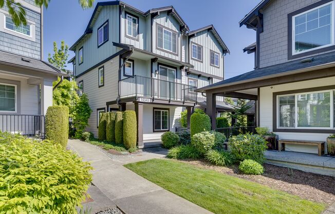 Redmond Luxury Townhome Available Now!