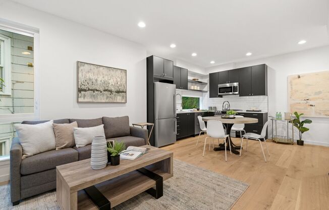 Like new 2 bedroom townhome in Georgetown