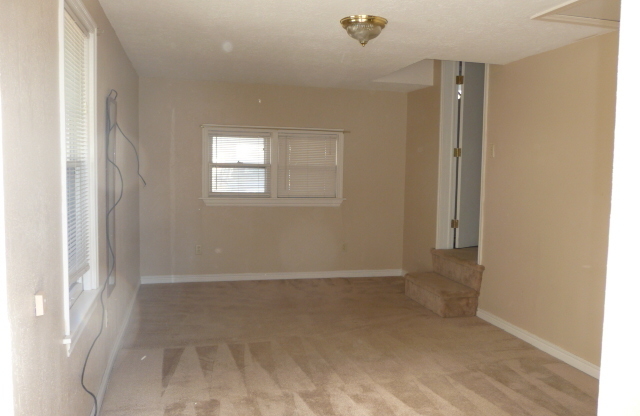 3 beds, 1 bath, $775