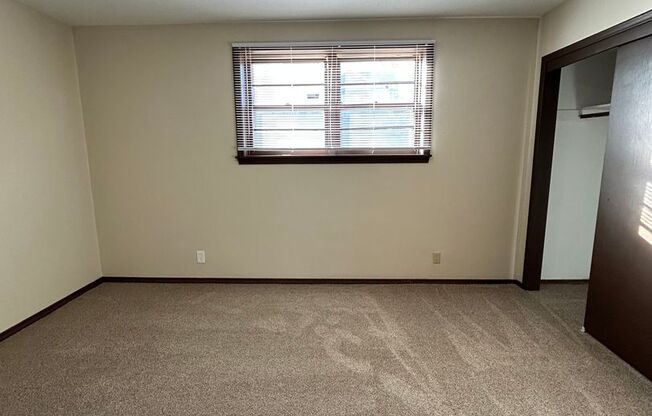 2 beds, 1 bath, 1,000 sqft, $960, Unit #2