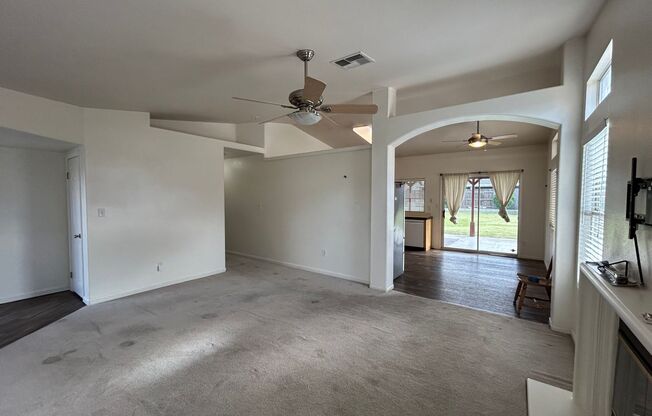Beautiful NW home w/ SOLAR! 3bd+2ba $2,400!!