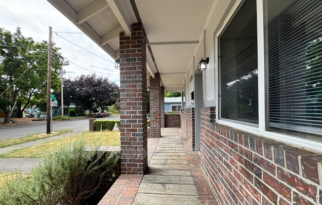 339 NE 4 AVE