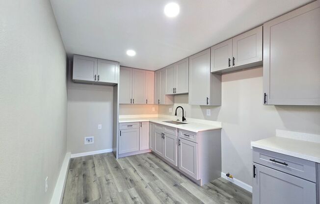 Modern 1-Bedroom 1-bathroom ADU guest house with Private Yard – Brand New