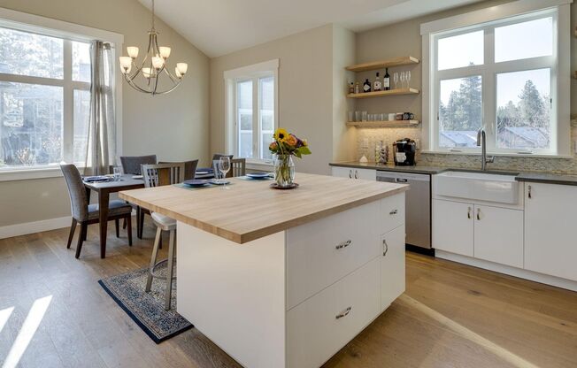 Furnished West Bend Home Available October & November