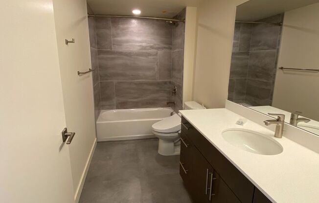 Studio, 1 bath, 348 sqft, $1,721, Unit 309
