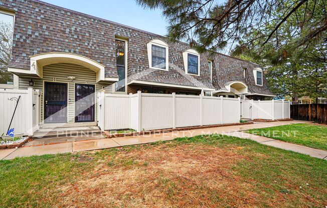 Spacious Townhouse with Washer/Dryer and Central AC