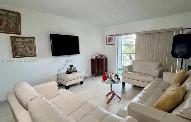 8005 Lake Dr