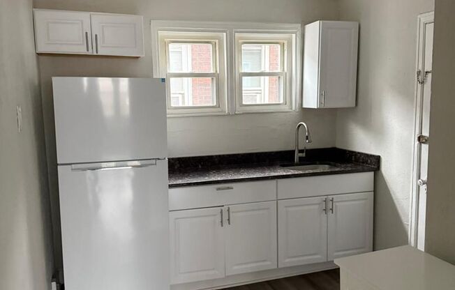 2 beds, 1 bath, $995, Unit 3