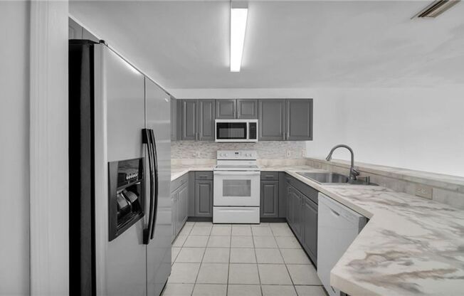 Duplex for rent ready for MOVE IN! 3BR/2Bathroom. Lehigh Acres FL 33973