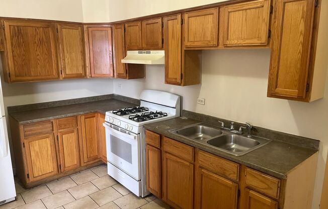 7451 S Vernon Ave LLC