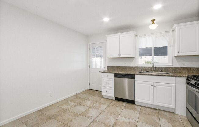 2 beds, 1 bath, $3,195, Unit 851 N Orange Street