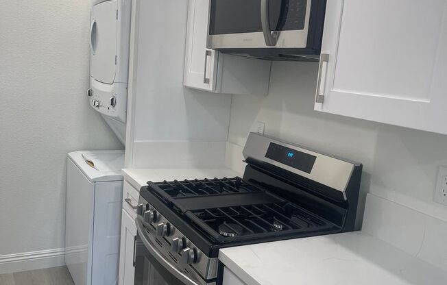 2 beds, 2 baths, 850 sqft, $2,795, Unit Unit 2